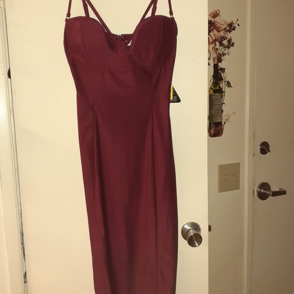 Burgundy sexy midi dress.. - Picture 7 of 11